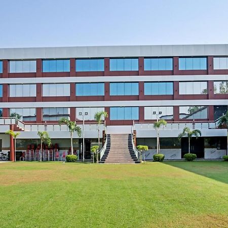 Oyo 62241 Swastik Garden Hotel Dhāmpur Exterior photo